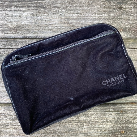 Chanel Parfums Pouch! - Picture 1 of 8
